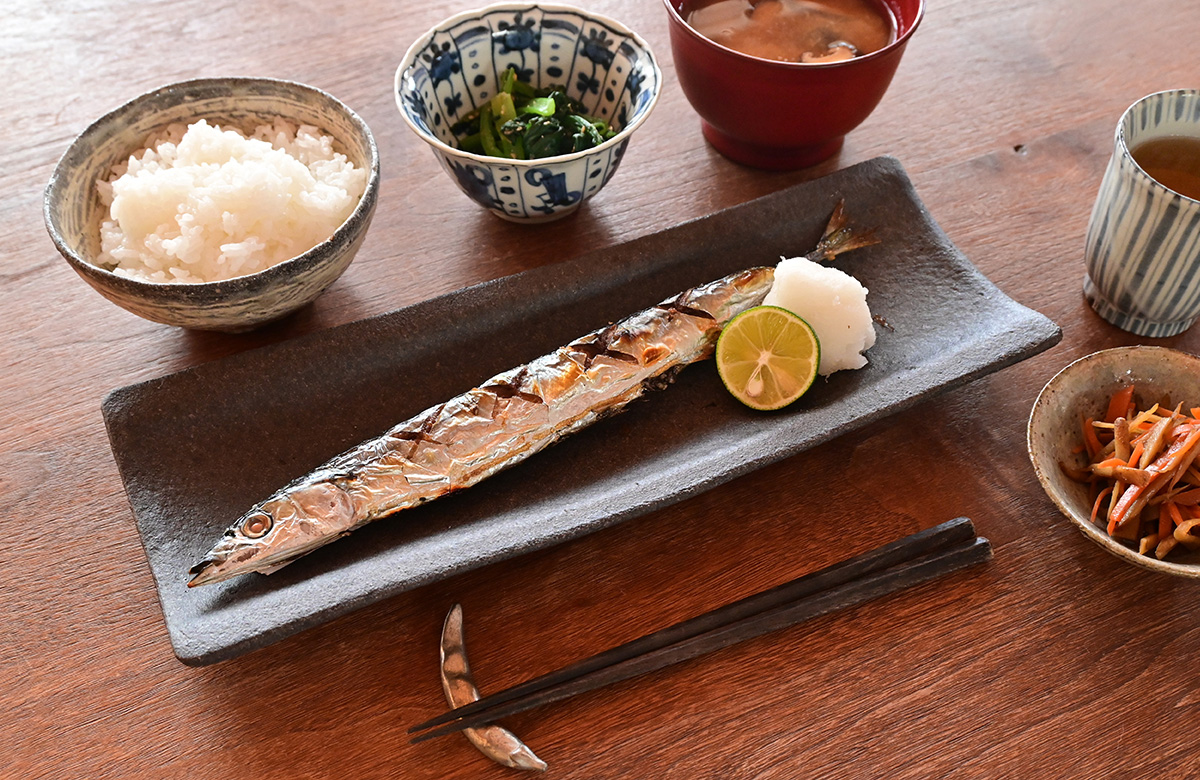 揃えておきたい和食器 地味な焼き魚をおいしく見せる 長角皿 Re Sumica